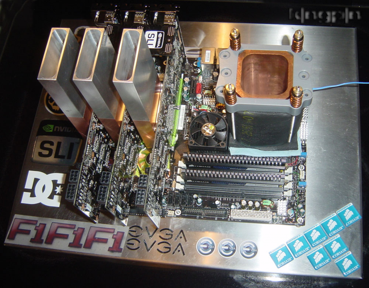 [16/06/2008] GTX 280 3-Way-SLI: Das Testsetup (Bild: Kingpin)