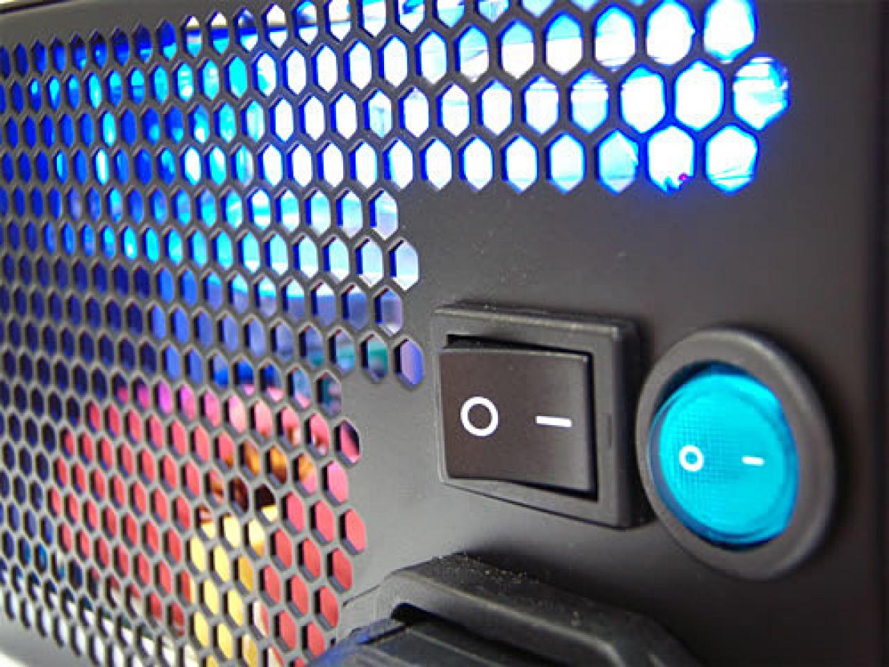 [30/06/2008] Die LEDs des Netzteillüfters lassen sich abschalten. (Bild Aerocool)