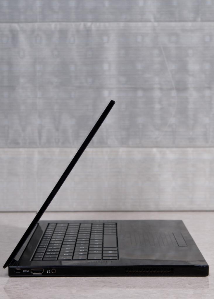 [11/06/2008] Das Voodoo Envy 113 ist nur 1,8 Zentimeter hoch.