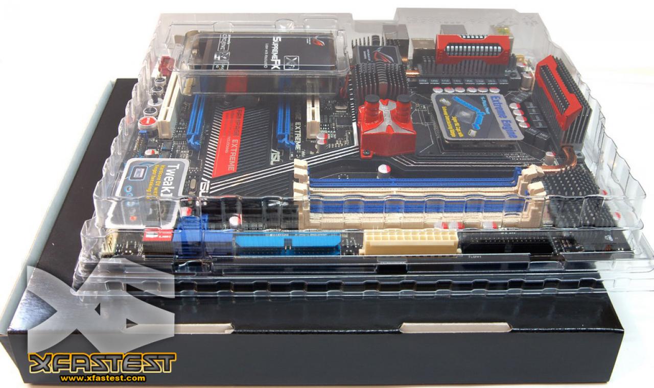 [06/07/2008] Das ausgepackte Rampage Extreme (Bild: xfastest.com)