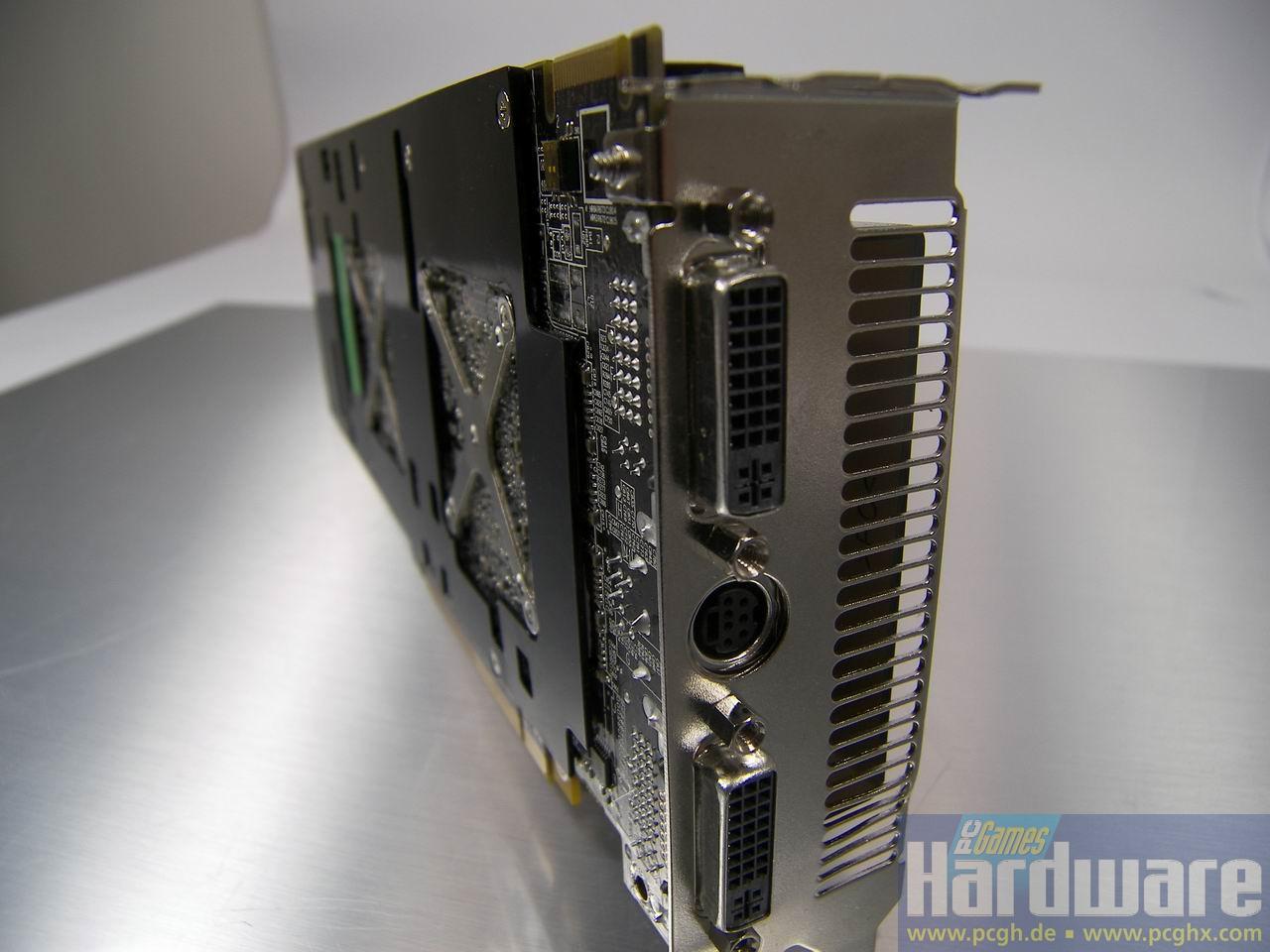 [22/07/2008] Neue Bilder der Radeon HD 4870 X2 sollen die Wartezeit bis zum Online-Test überbrücken.