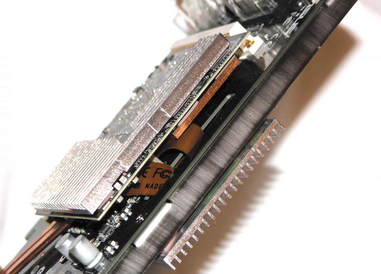 [30/07/2008] Asus Trinity: Die CF-Brücken