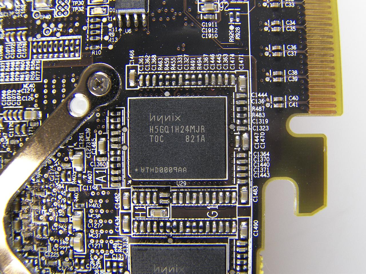 [24/07/2008] AMD Radeon HD 4870 X2: der GDDR5-Speicher von Hynix (Bild: PCGH)