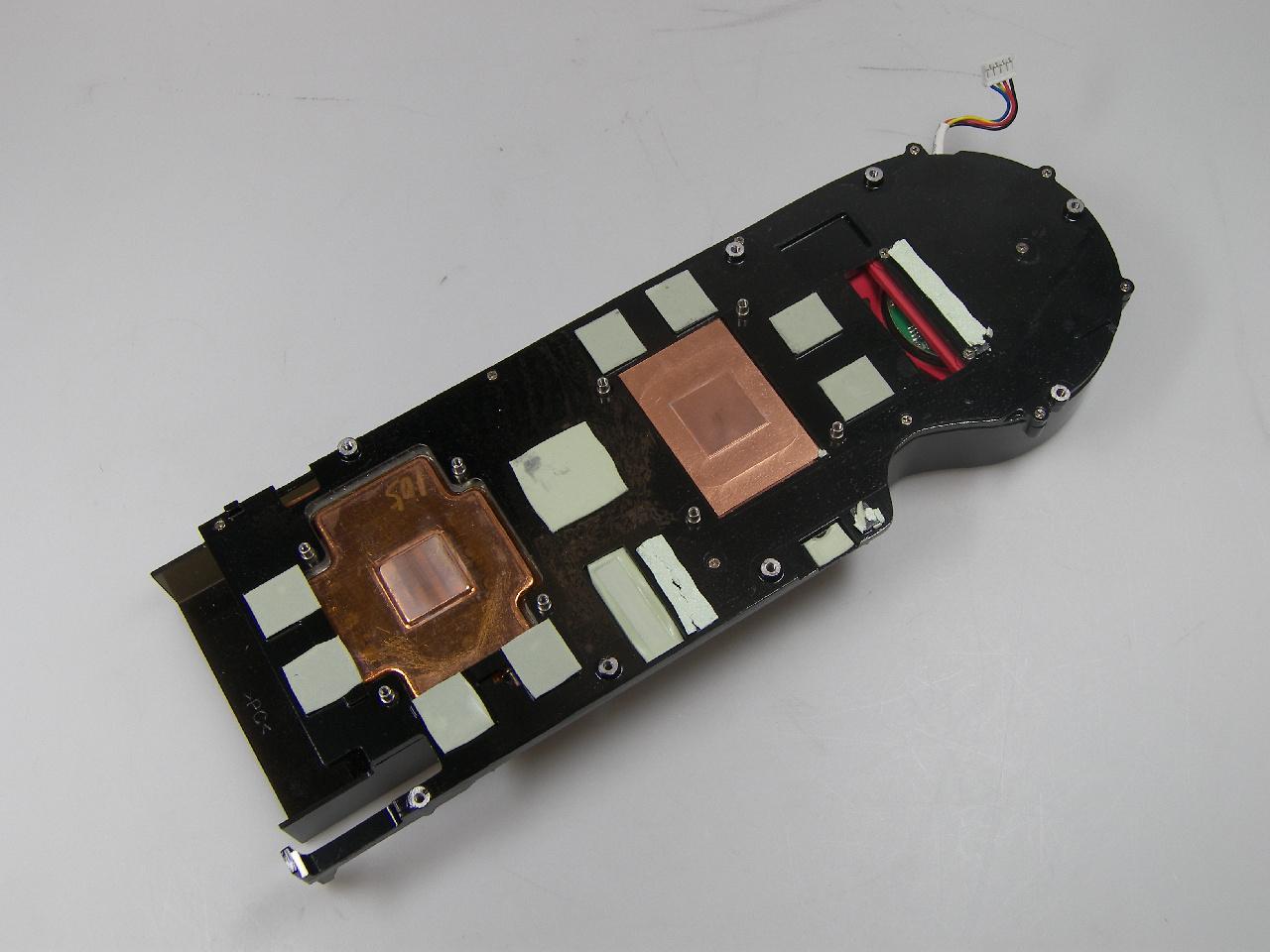 [24/07/2008] AMD Radeon HD 4870 X2: der Kühler (Bild: PCGH)