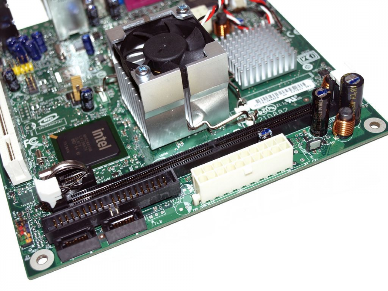 [30/07/2008] Atom vs. Nano: Das Intel BOXD945GCLF (Bild: HHW)