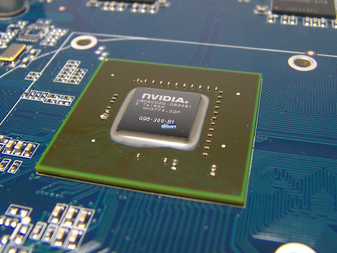 [29/07/2008] Geforce 9500 GT: Die Die-Größe des 55nm-Chips G96B beträgt 119mm².