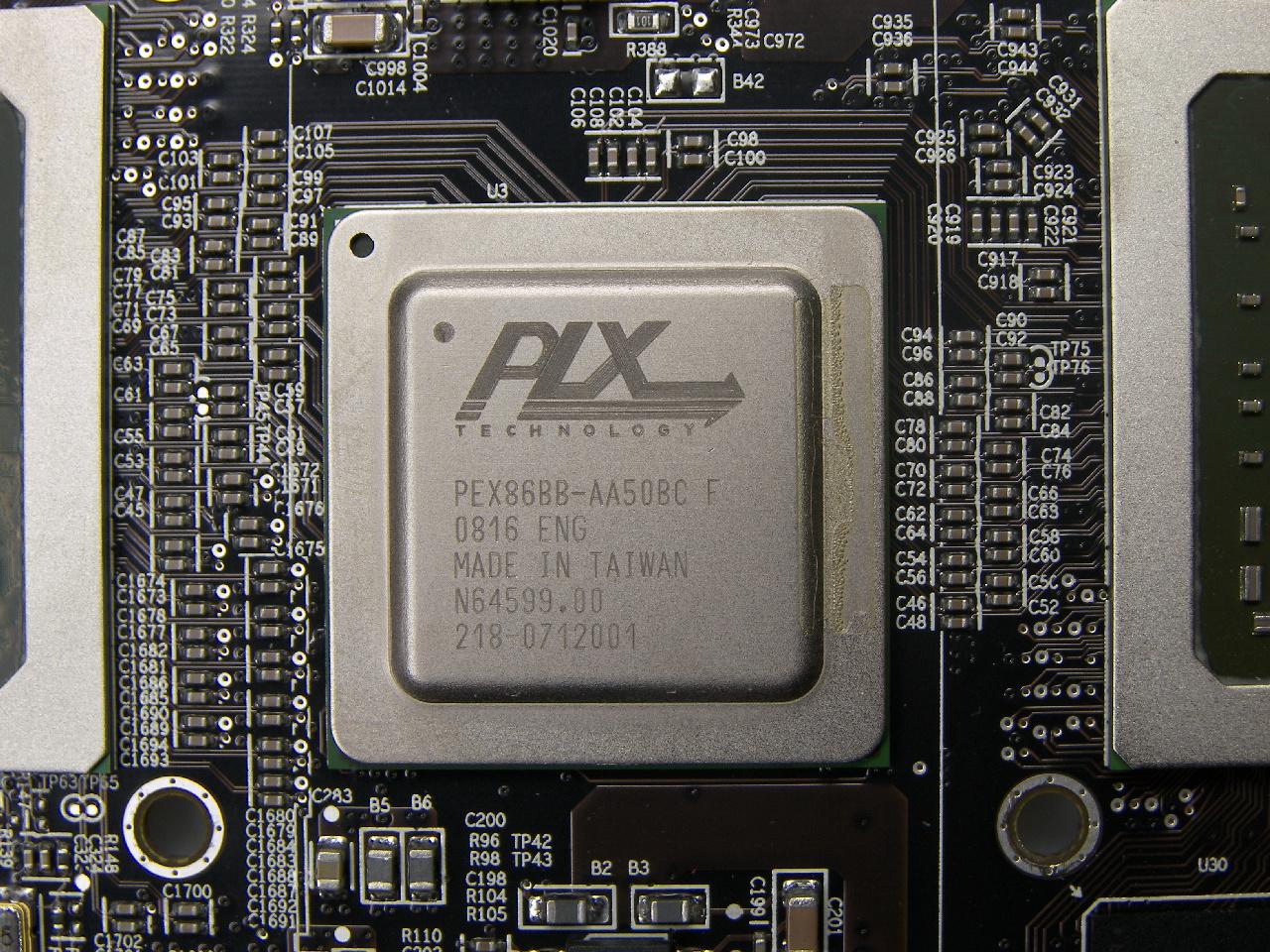 [24/07/2008] AMD Radeon HD 4870 X2: ein PLX-Chip, sie zu binden (Bild: PCGH)