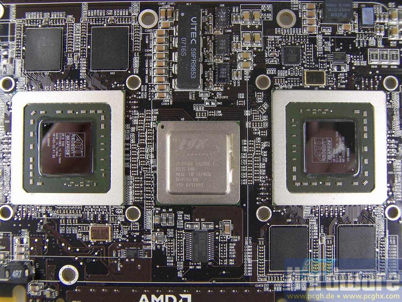 [24/07/2008] AMD Radeon HD 4870 X2: ein PLX-Chip, sie zu binden (Bild: PCGH)