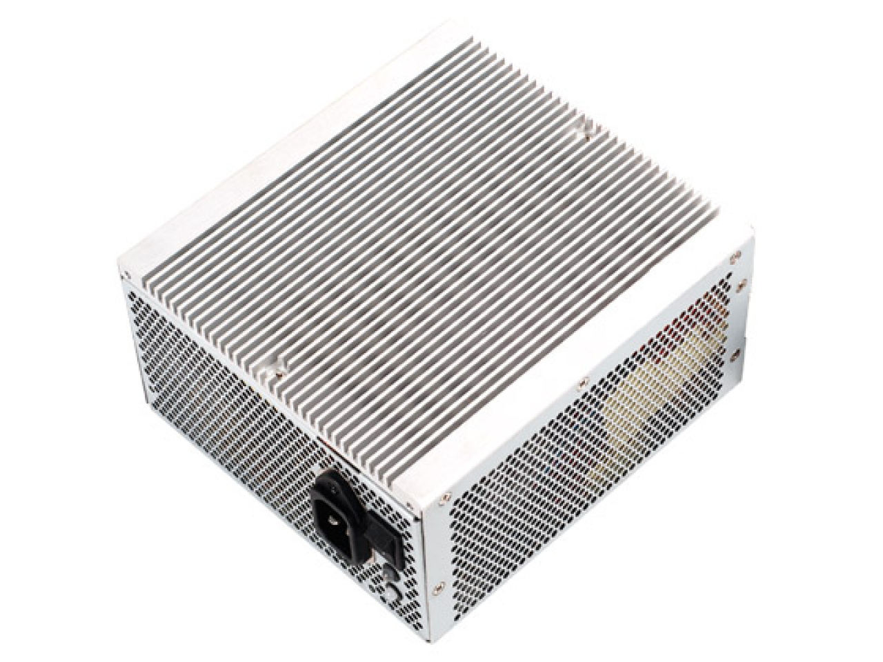 [24/07/2008] Passive 450 Watt in Form des Silverstone Nightjar SST-ST45NF (Bild: Silverstone)