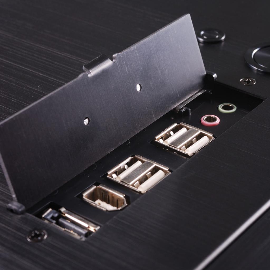 [02/07/2008] Das Front-Panel stellt eSATA-, Firewire- und USB-2.0-Ports zur Verfügung. (Bild: Lian-Li)