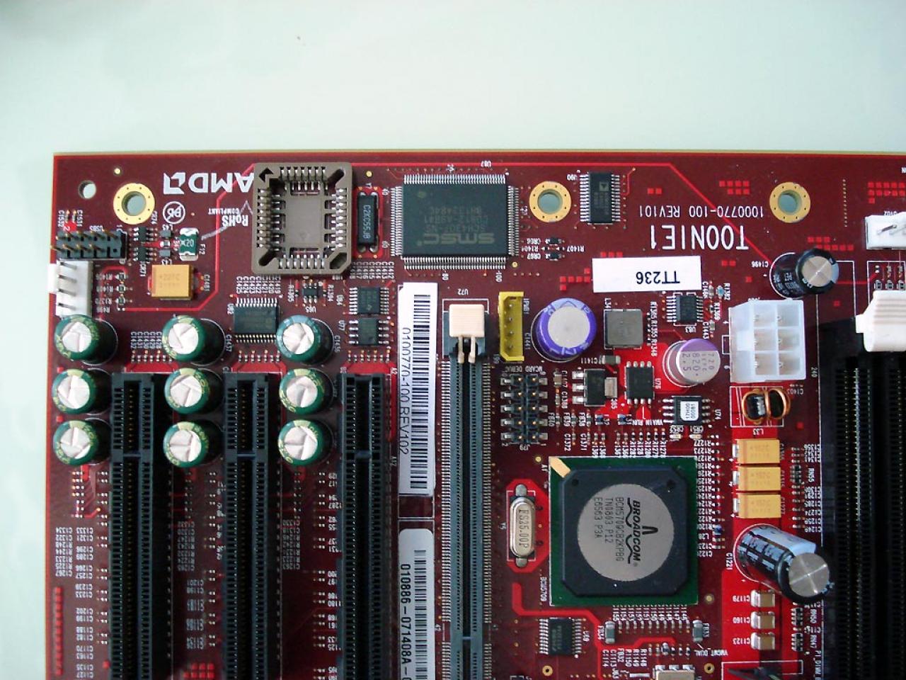 [21/08/2008] AMD zeigte am Rande des IDF einen Prototyp der kommenden Fiorano-Plattform. (Bild: tomshardware)