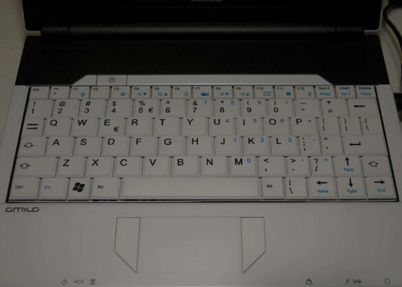 [29/08/2008] Amilo Mini Ui 3520 (Bild: Heise)