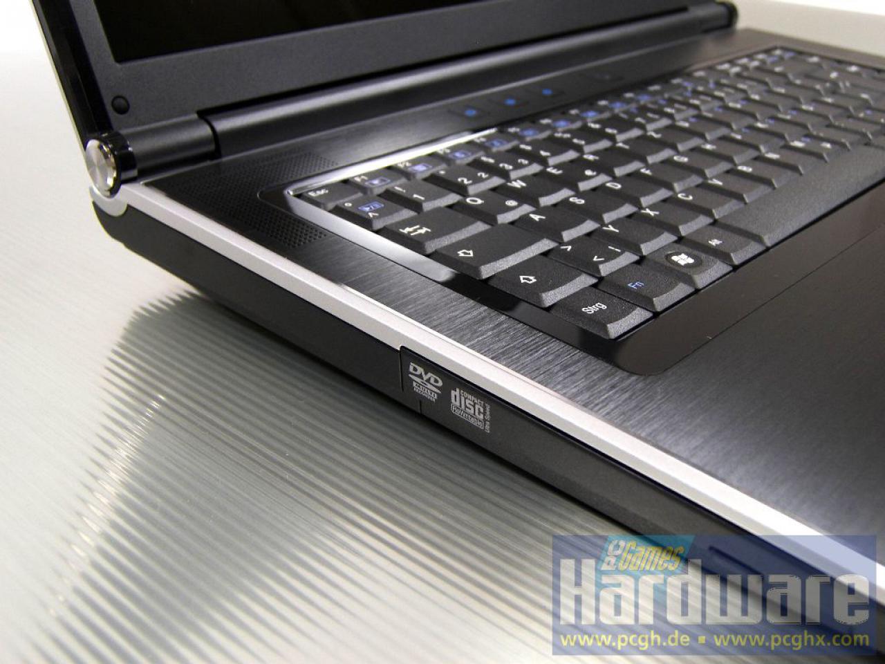 [18/08/2008] Das Cyber-System SX15 mit Intel Core 2 Duo T9600 und Geforce 9800M GT. (Bild: PCGH)