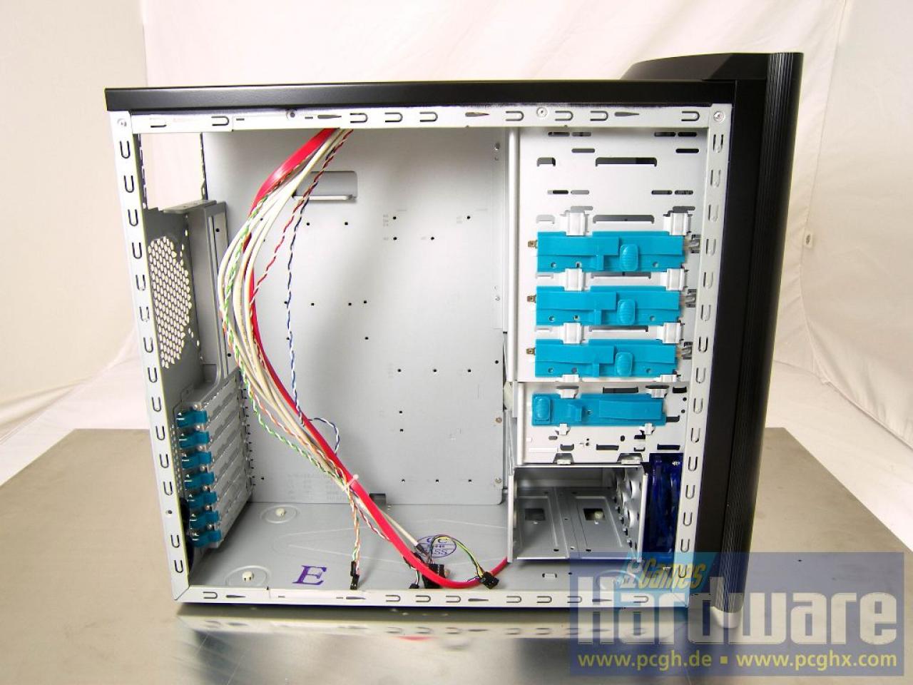 [05/08/2008] Der Innenraum des Enermax Phoenix Neo. (Bild. PCGH)