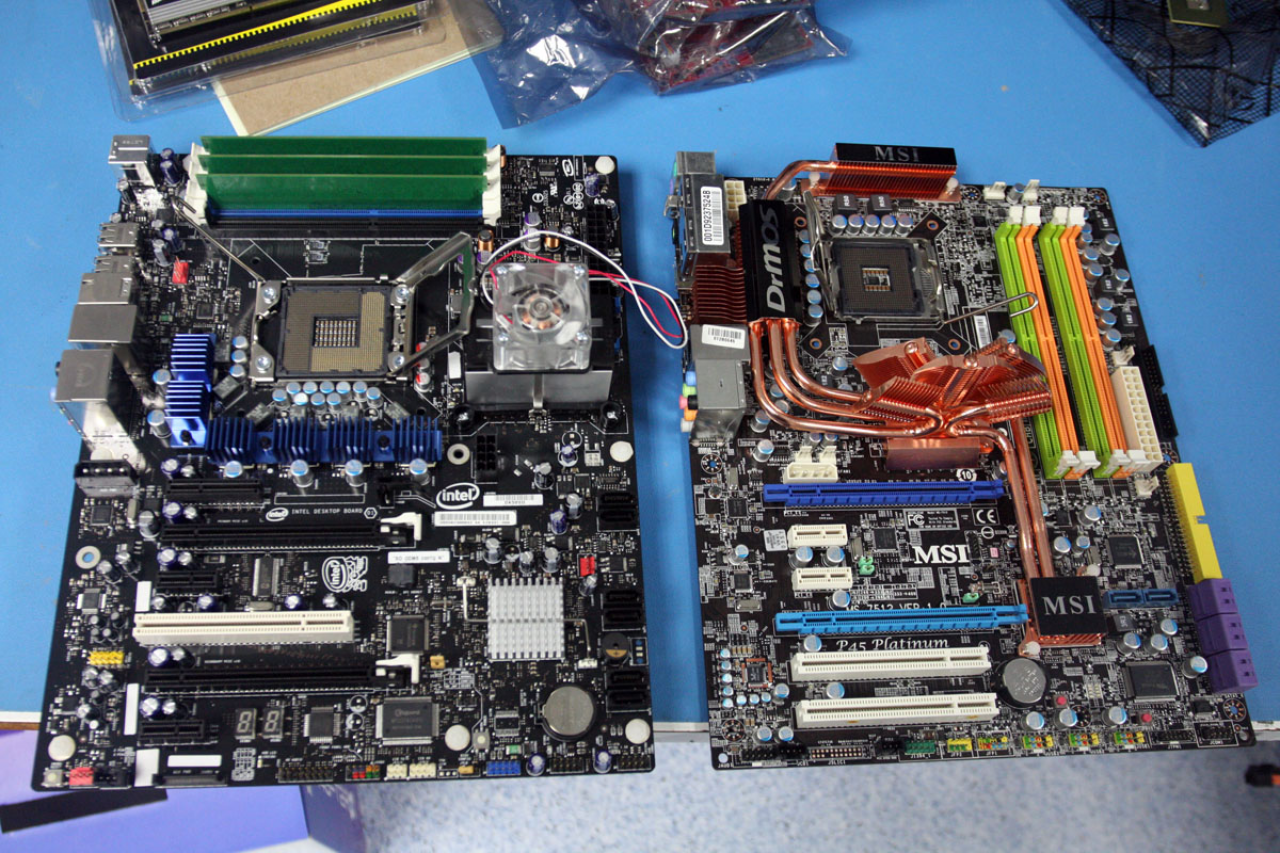 [07/08/2008] LGA1366 gegen Sockel.775 (Bild: Maximum PC)