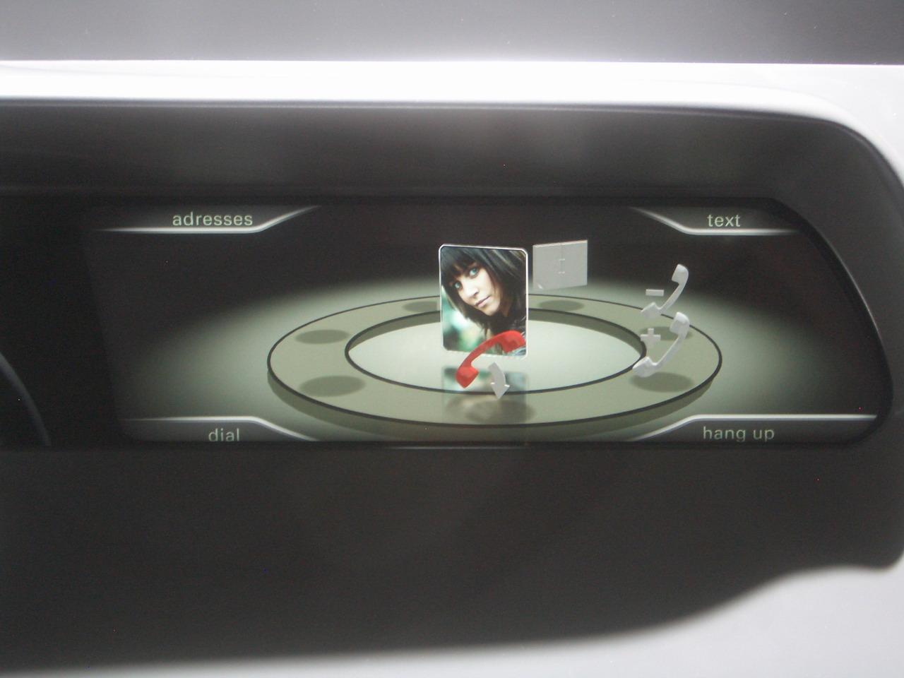 [30/08/2008] Blick in die Zukunft: So könnte das digitale 3D-Armaturenbrett schon bald aussehen.