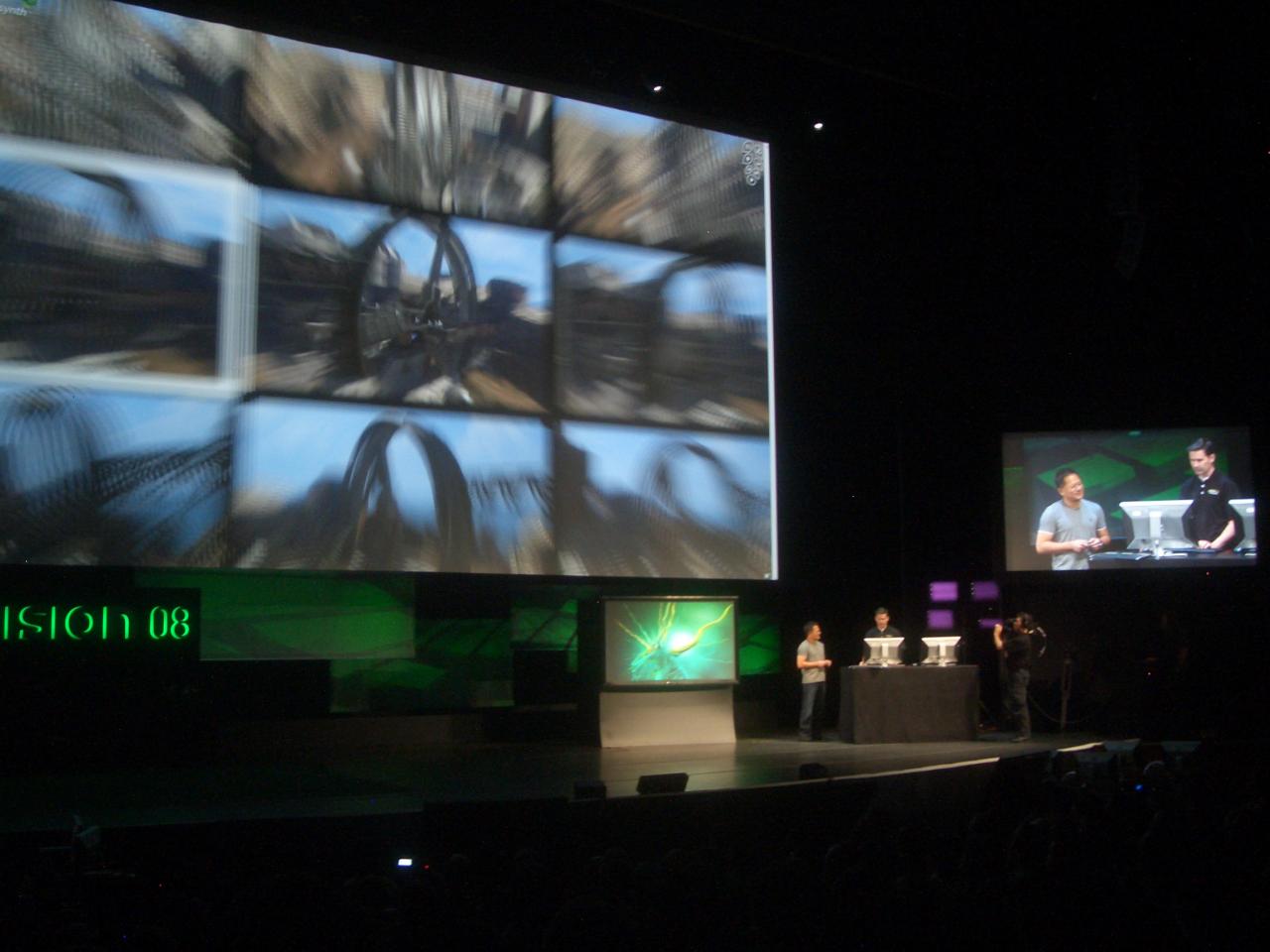 [26/08/2008] Photosynth: Das Programm durchsucht Fotos nach Gemeinsamkeiten, baut daraus ein 3D-Modell der Motive und erlaubt dann einen Rundgang durch die Fotos.