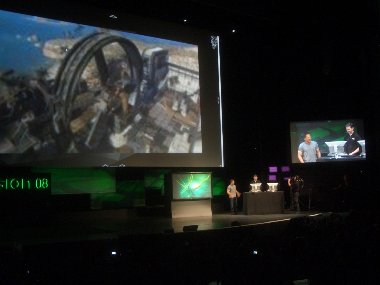 [26/08/2008] Photosynth: Das Programm durchsucht Fotos nach Gemeinsamkeiten, baut daraus ein 3D-Modell der Motive und erlaubt dann einen Rundgang durch die Fotos.