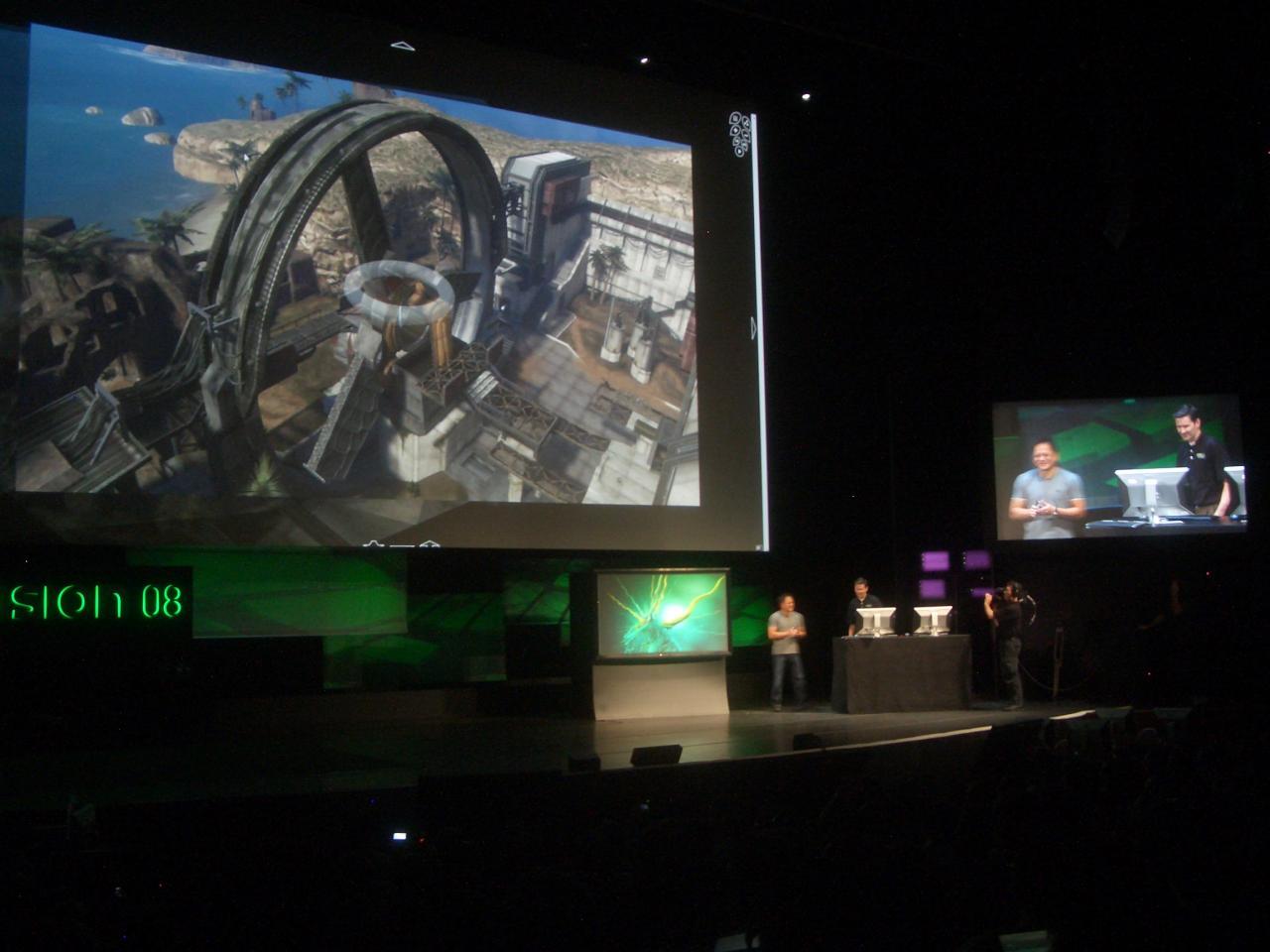 [26/08/2008] Photosynth: Das Programm durchsucht Fotos nach Gemeinsamkeiten, baut daraus ein 3D-Modell der Motive und erlaubt dann einen Rundgang durch die Fotos.