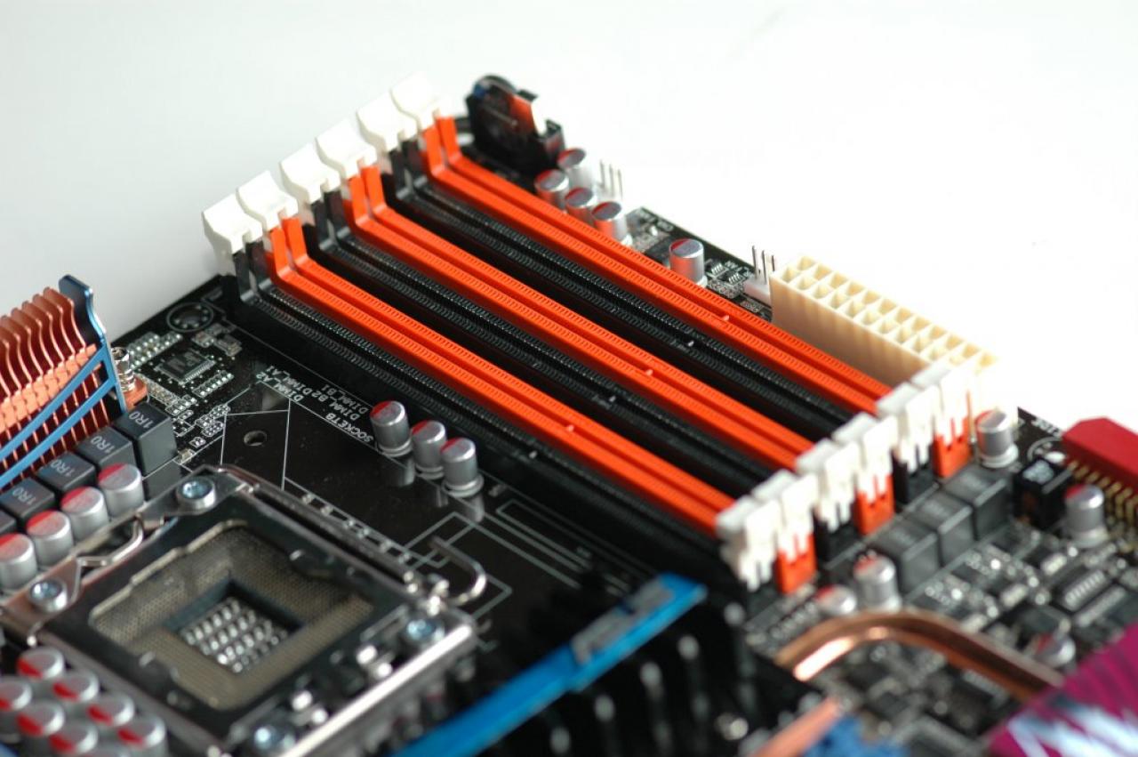 [19/08/2008] Asus P6T Deluxe (Bild: PCGH)
