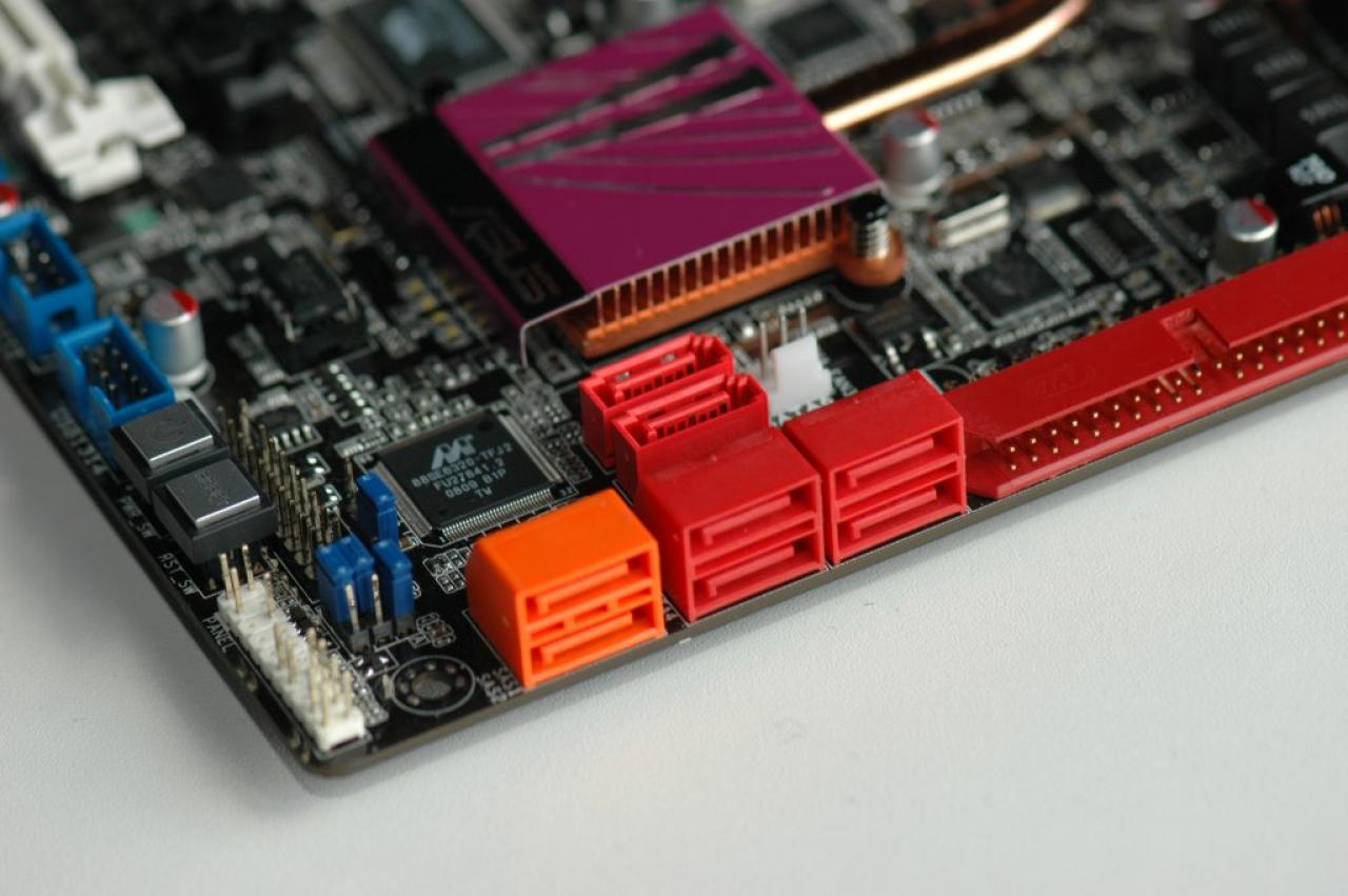 [19/08/2008] Asus P6T Deluxe (Bild: PCGH)