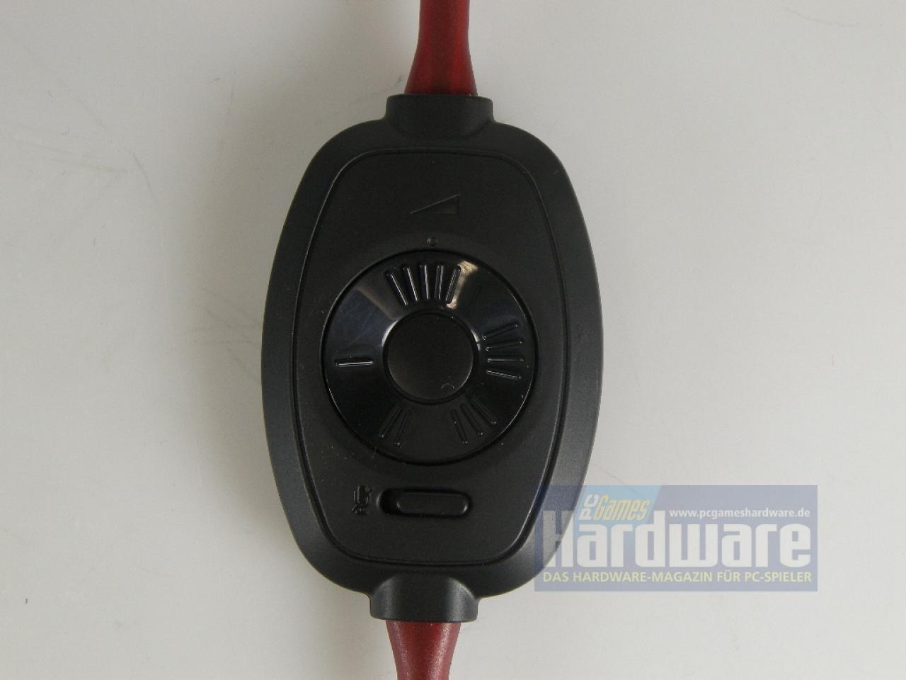 [06/08/2008] Gamecom 367/777: Mit der Kabelfernbedinung regeln Sie die Lautstärke oder lassen die Mikrofonaufnahme leiser werden. (Bild: PCGH)