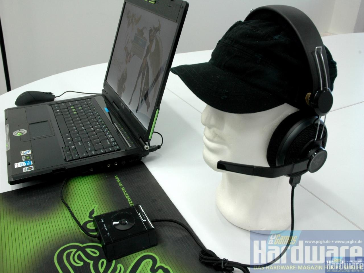 [27/08/2008] Razer Megalodon: Der Kopfbügel lässt sich optimal einstellen und die Hörmuscheln sitzen bequem. (Bild: PCGH)