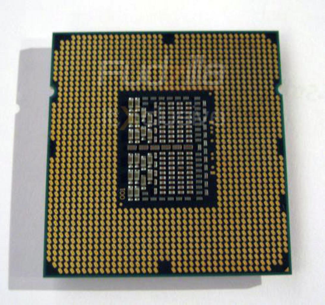 [24/08/2008] Bloomfield CPU mit 1366 Kontakten (Bild: Fudzilla.com)