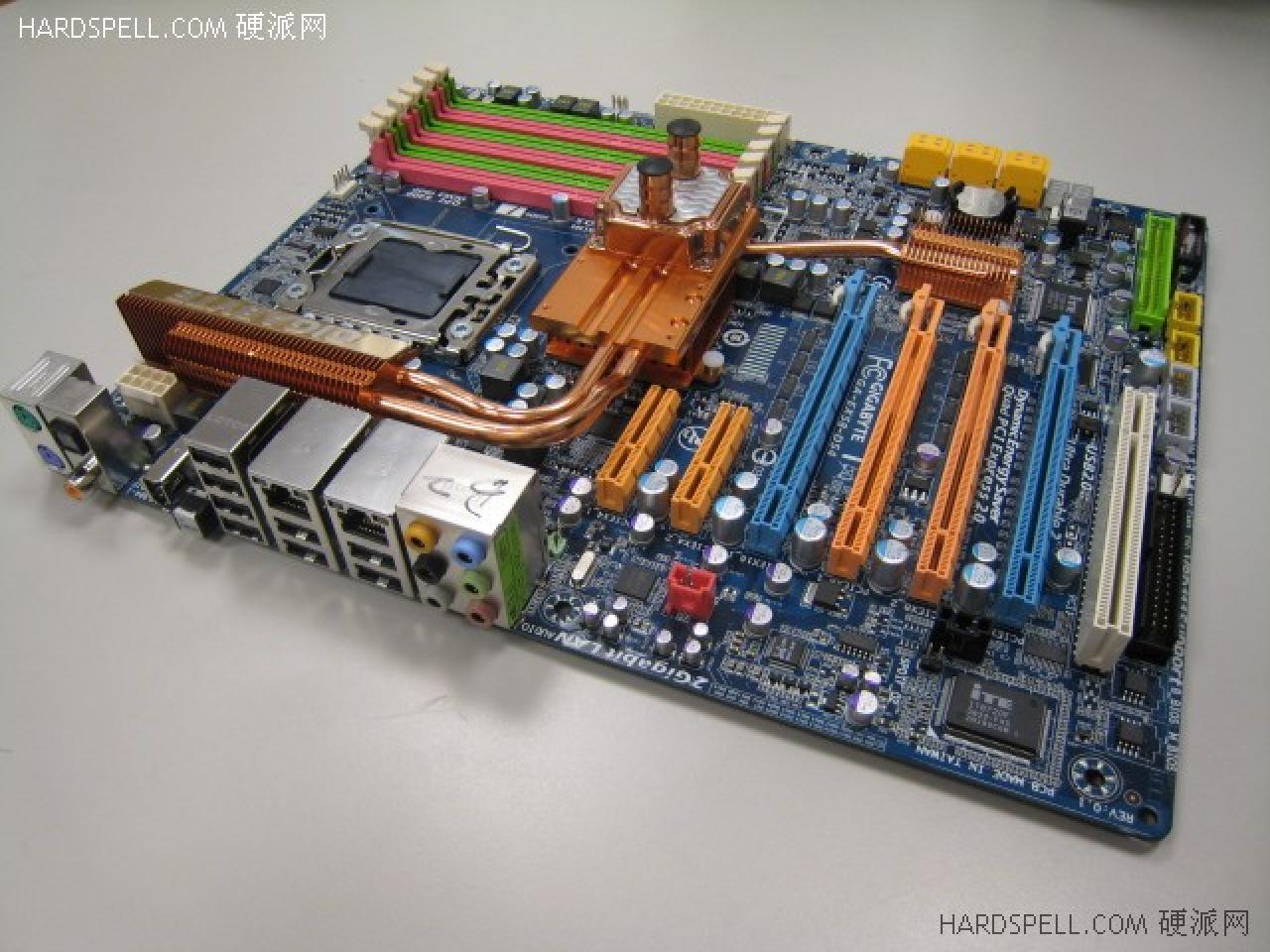 [08/09/2008] Das X58-DS4 von Gigabyte gleicht bisher dem Top-Modell X58-Extreme (Bild: Hardspell.com)