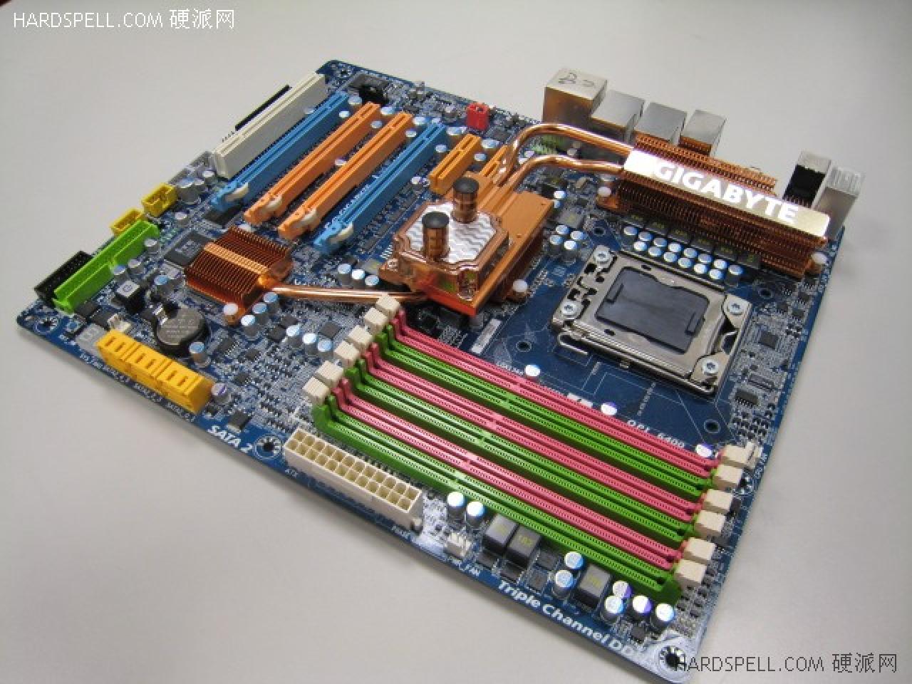 [08/09/2008] Das X58-DS4 von Gigabyte gleicht bisher dem Top-Modell X58-Extreme (Bild: Hardspell.com)