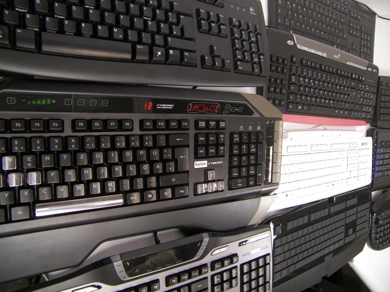 [01/09/2008] Neben den üblichen Verdächtigen war besonders die neue Saitek-Tastatur ein echter Hingucker. (Bild: PCGH)