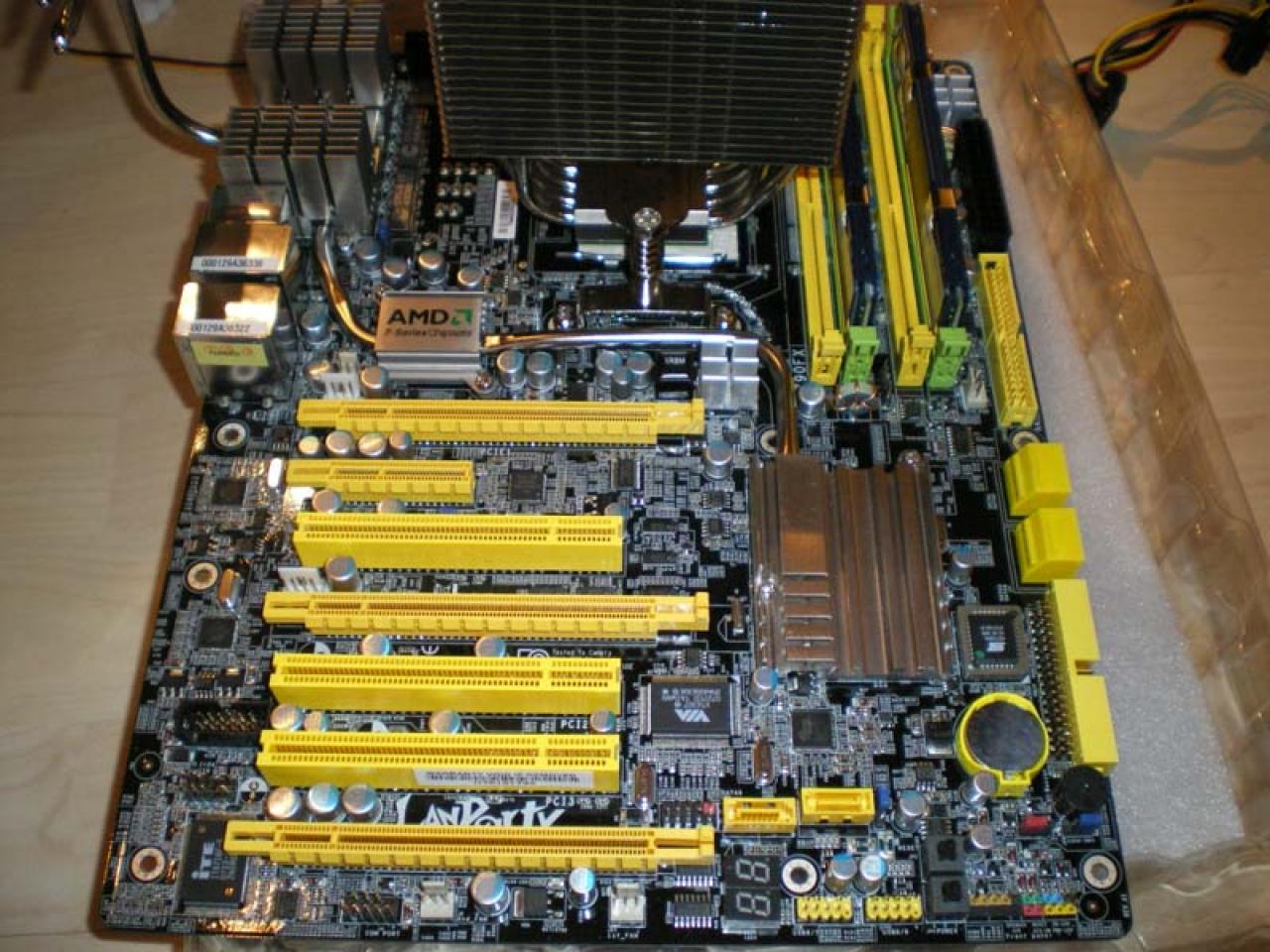[07/09/2008] Mainboards - Out-of-the-Box