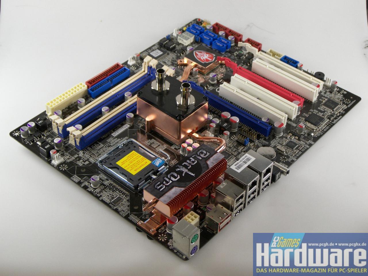 [01/09/2008] X48: Foxconn Black Ops (Bild: PCGH)