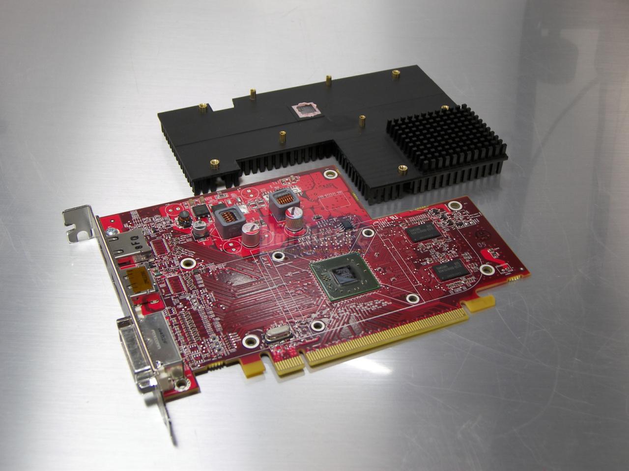 [24/09/2008] Radeon HD 4550 mit abmontiertem Kühler (Bild: PCGH)