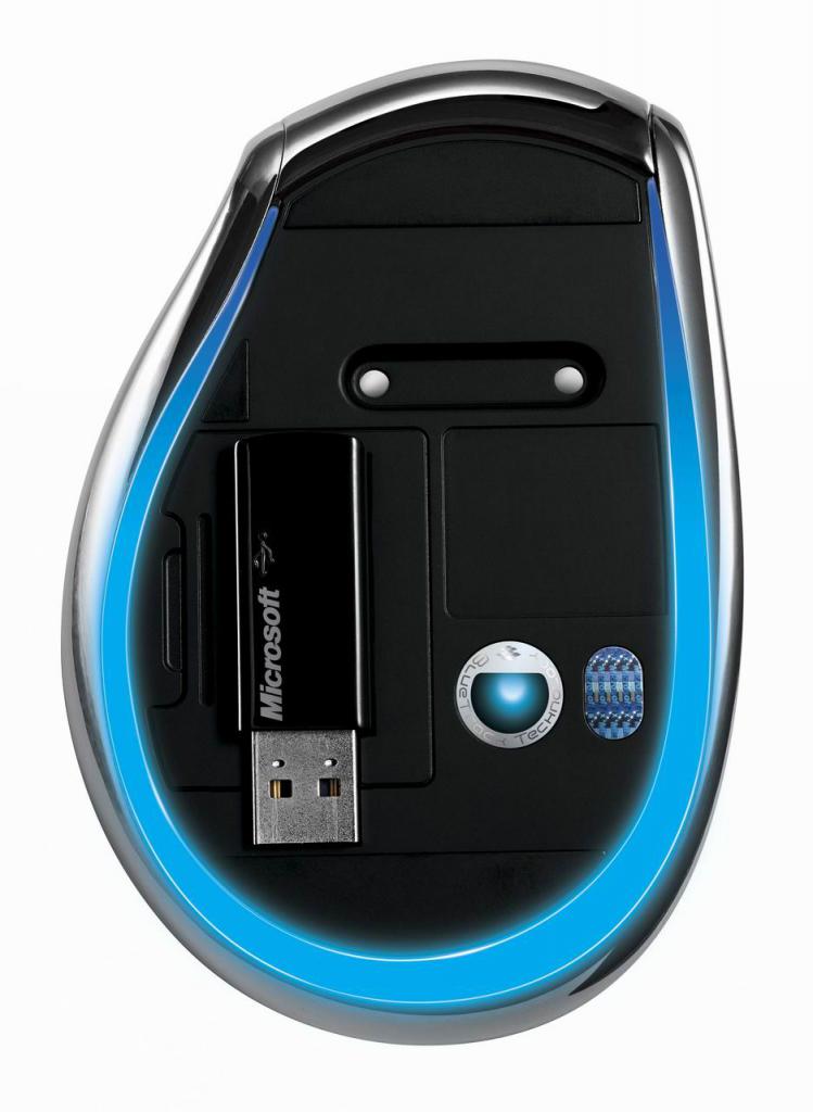 [10/09/2008] Microsoft Explorer Mouse mit Blue Track: die Unterseite mit USB Dongle