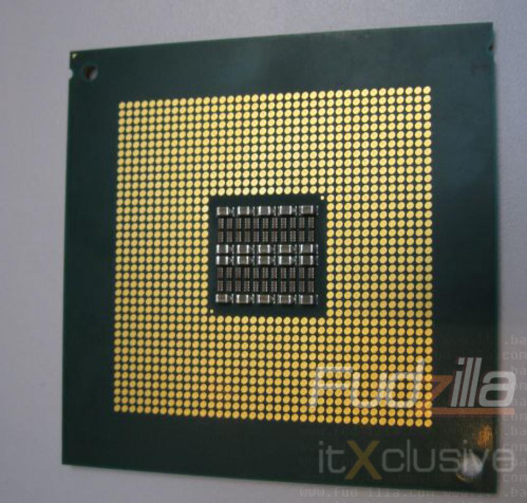 [30/10/2008] Unterseite der Forschungs-CPU mit 80 Kernen. (Bild: Fudzilla)