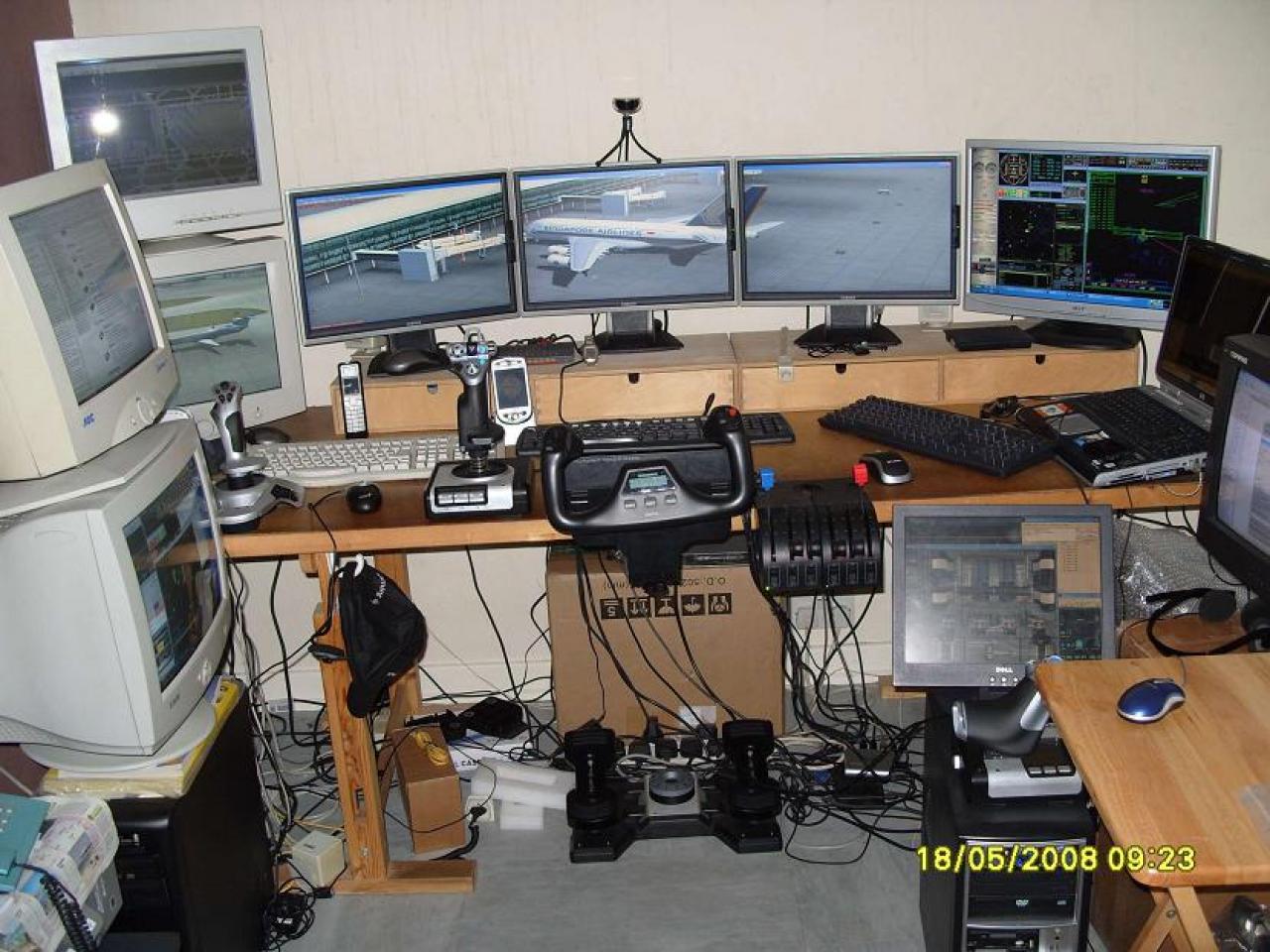 [13/10/2008] Weitere Multi-Monitor-Systeme, unter anderem für Multi-Boxing in WoW