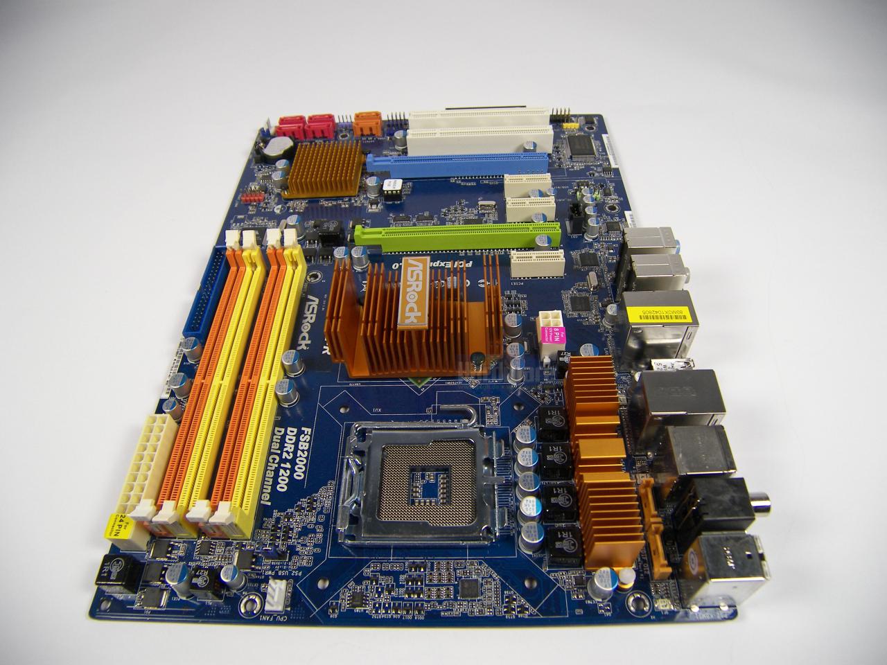 [16/10/2008] Asrock P45XE-R (Bild: PCGH)