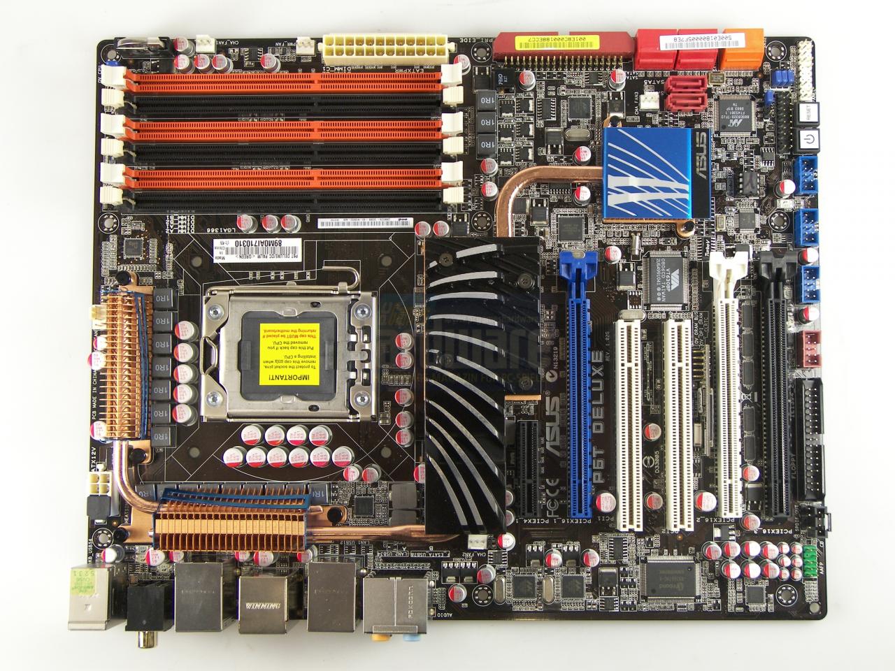 [07/10/2008] Asus P6T Deluxe (Bild: PCGH)