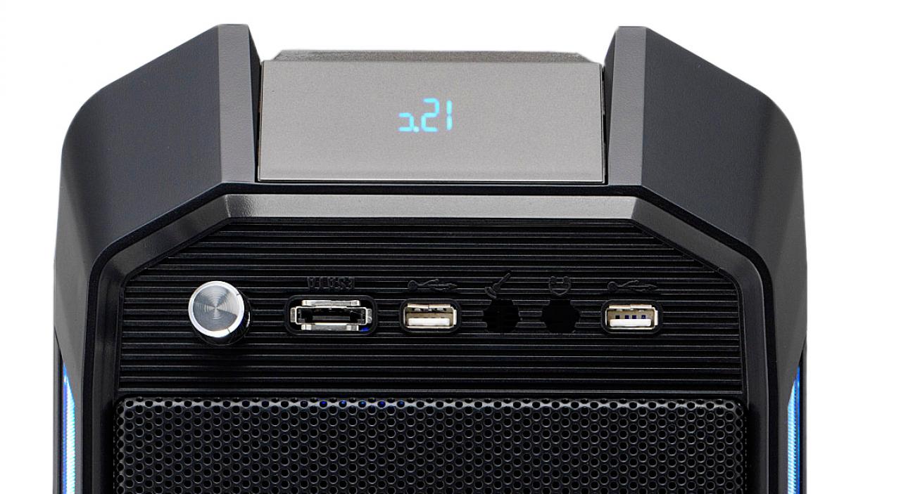 [23/10/2008] Anschlüsse für USB-Geräte, eSATA und ein Headset hat Aplus in die Front des Aplus CS-EL Diablo Advance integriert.