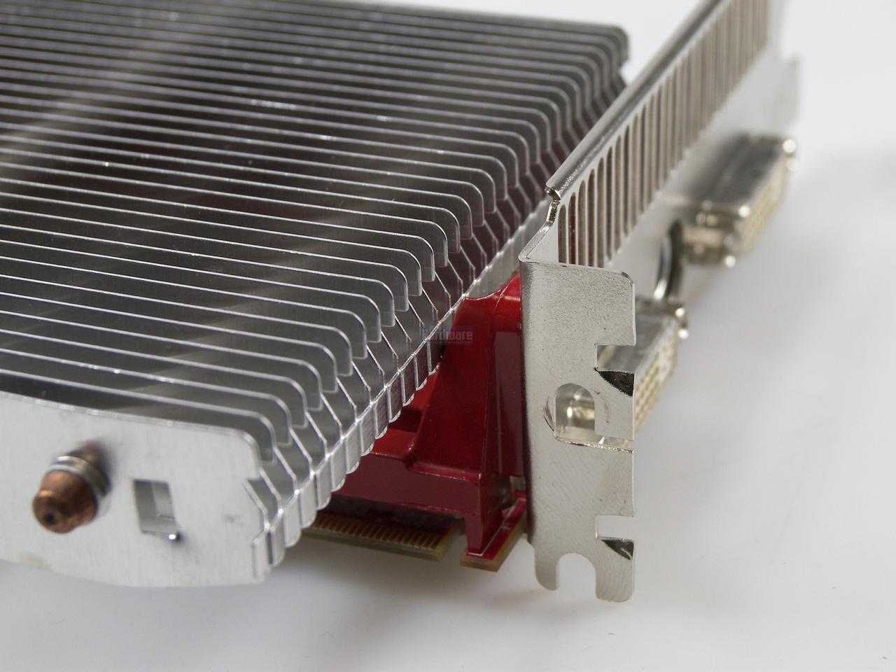[28/10/2008] Radeon HD 4870: Der S1 kollidiert leicht mit der Bodenplatte