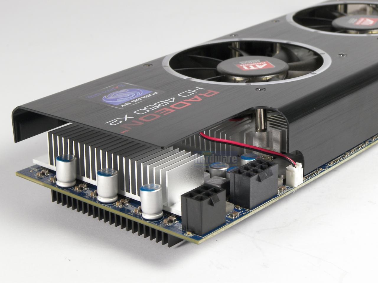 [31/10/2008] Sapphire Radeon HD 4850 X2: Der Stromhunger ist an den Steckern erkennbar.