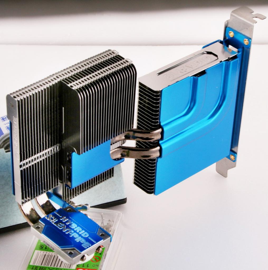 [02/10/2008] Gigabyte hat die Kühllösung des GA-EX58-Extreme kräftig überarbeitet.
