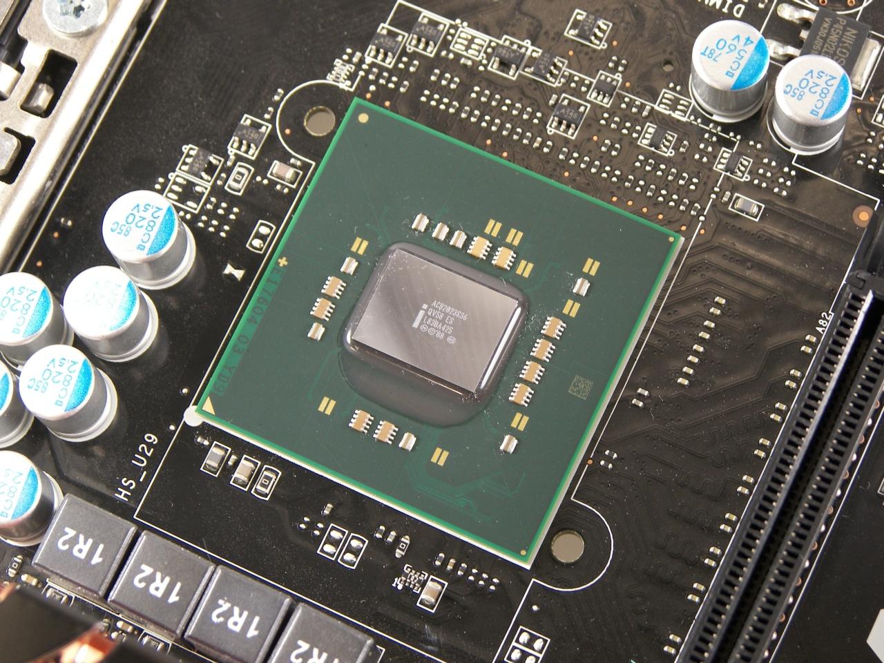 [30/10/2008] Anders als X38 und X48 hat der X58 keinen Heatspreader. (Bild: PCGH)