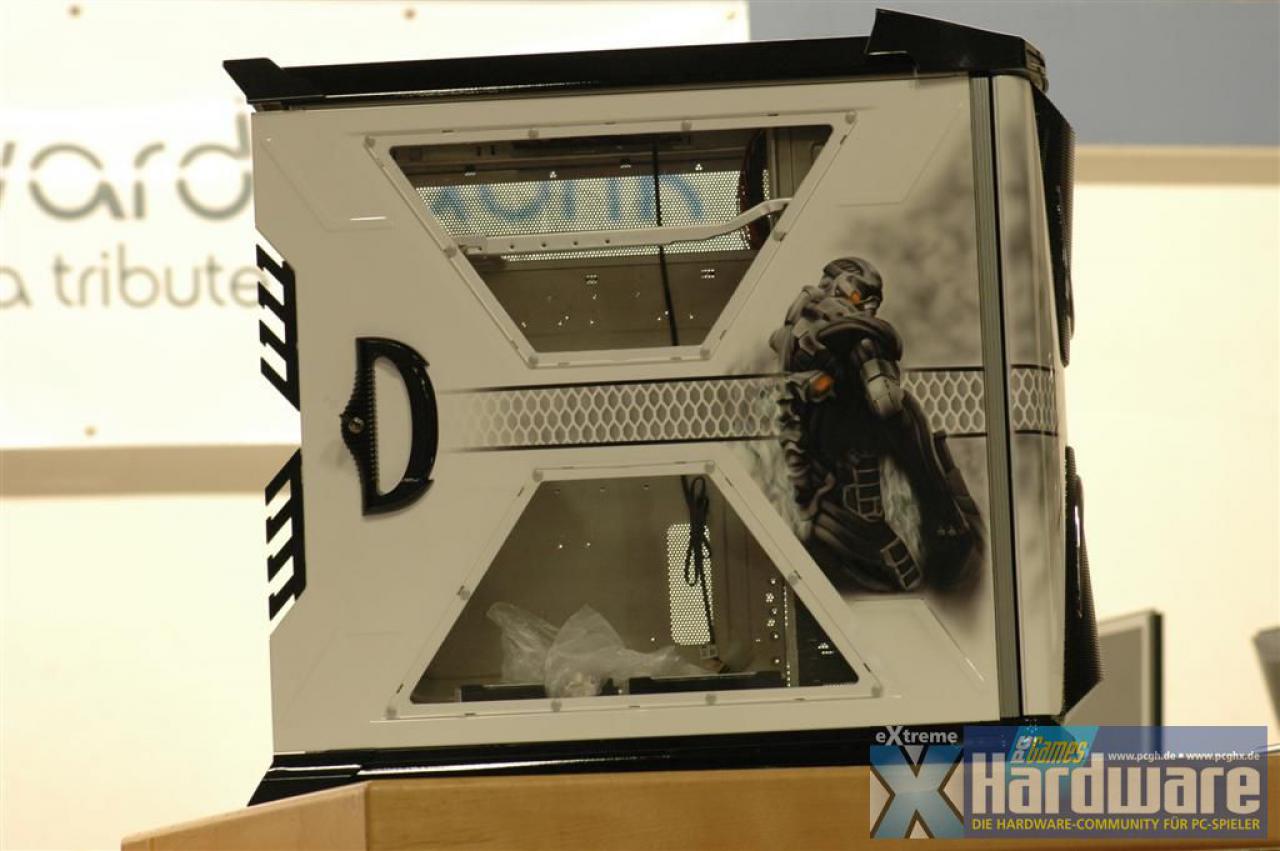 [28/10/2008] Das geairbrushte Xaser von Thermaltake, das der Gewinner des Casemod.Wettbewerbs erhalten hat