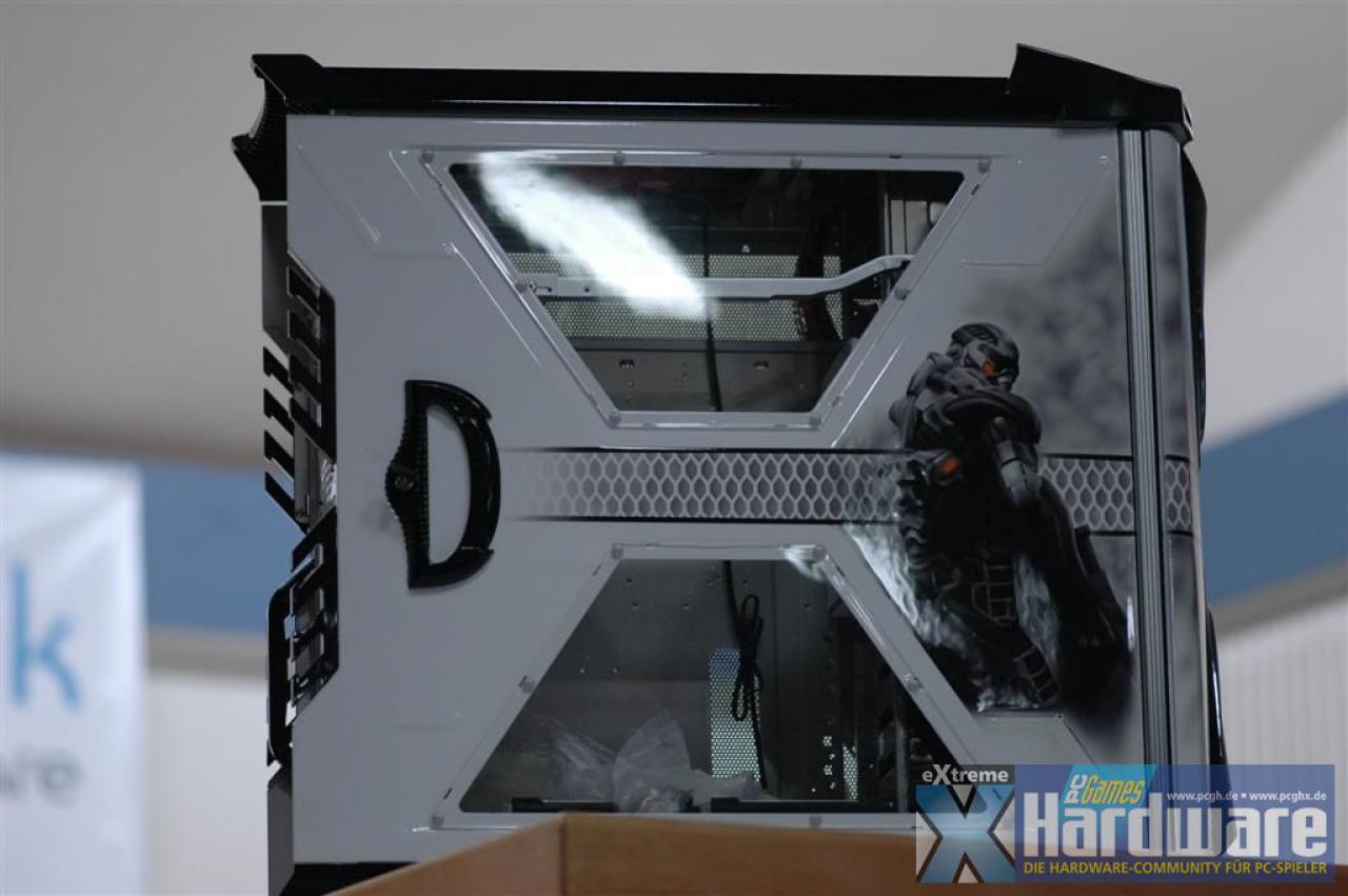 [28/10/2008] Das geairbrushte Xaser von Thermaltake, das der Gewinner des Casemod.Wettbewerbs erhalten hat