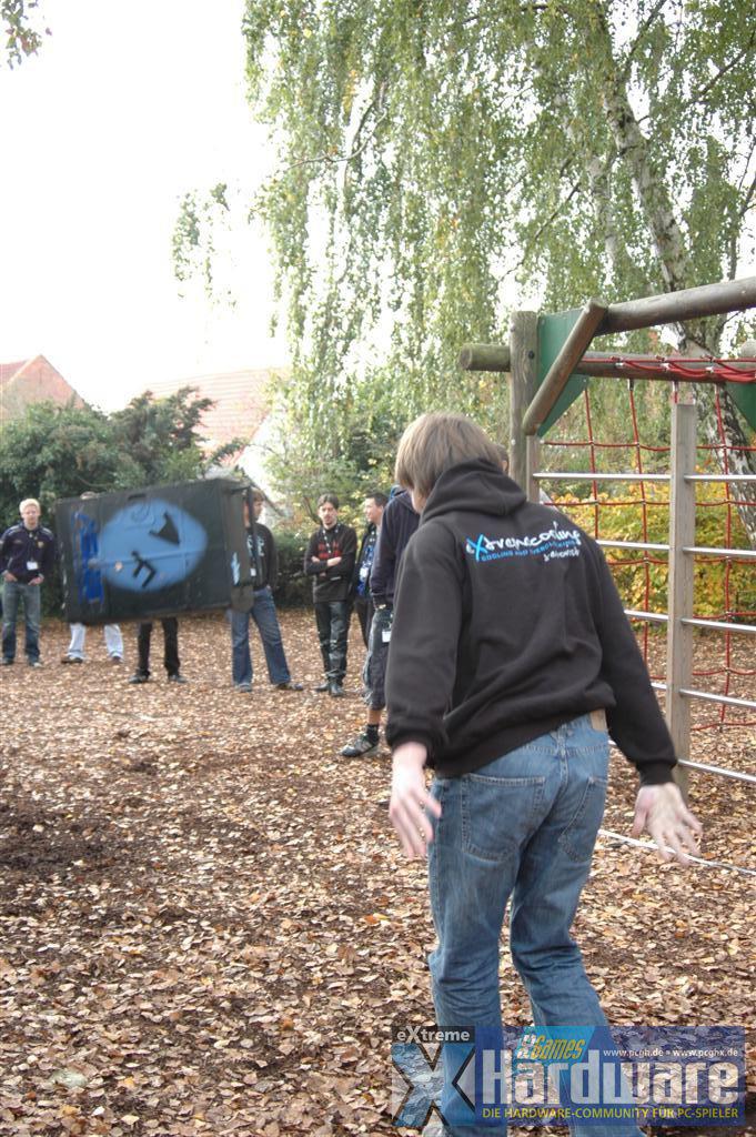 [28/10/2008] EIner der zahlreichen Wettbewerbe: Gehäuse-Weitwurf