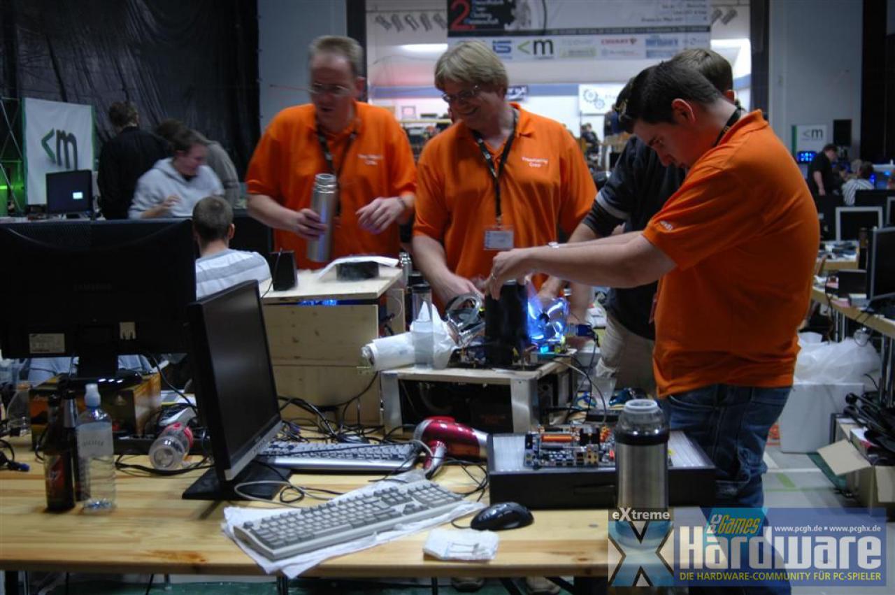 [28/10/2008] Das Team von Freeocen bei der Arbeit