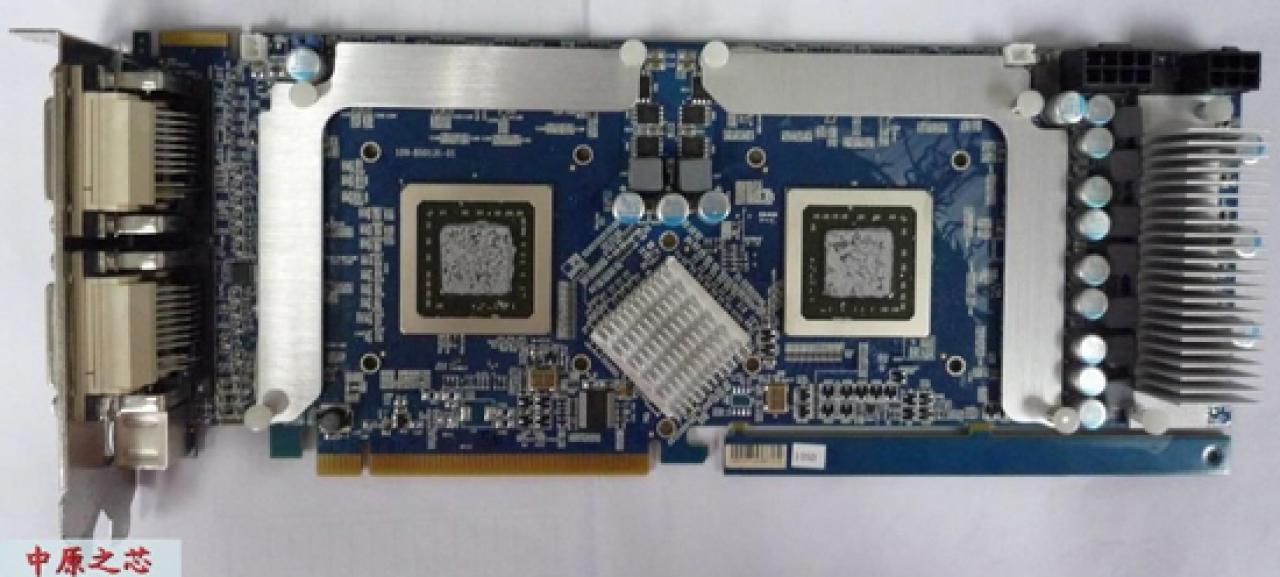 [27/10/2008] Der PLX-Brücken-Chip, über den beide RV770-GPUs miteinander kommunizieren, verfügt über einen eigenen Kühler. (Bild: pchacc.cn)