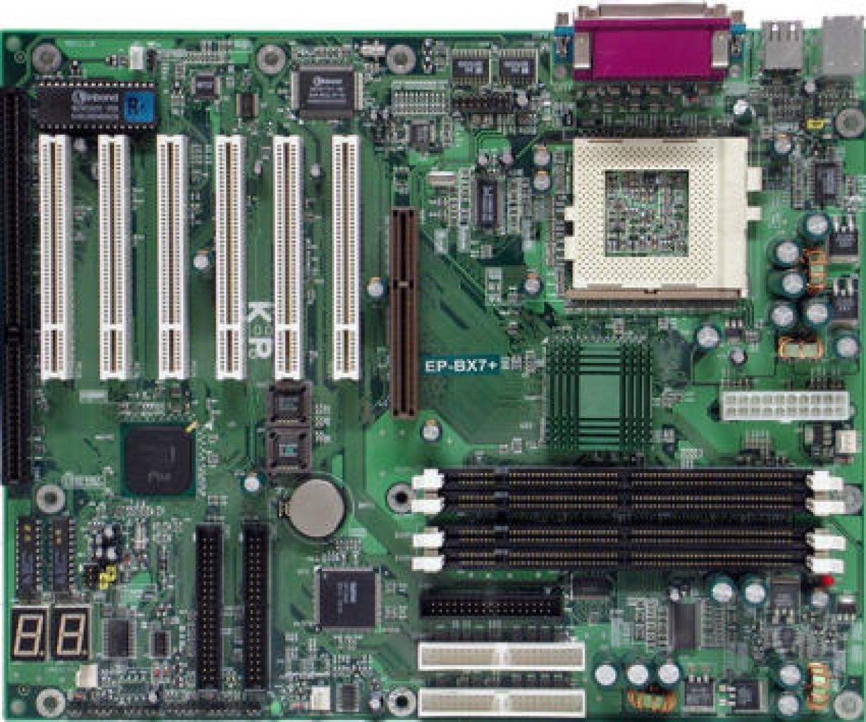 [22/10/2008] Intel BX-Chipsatz (hier auf dem Epox EP-BX7+): 